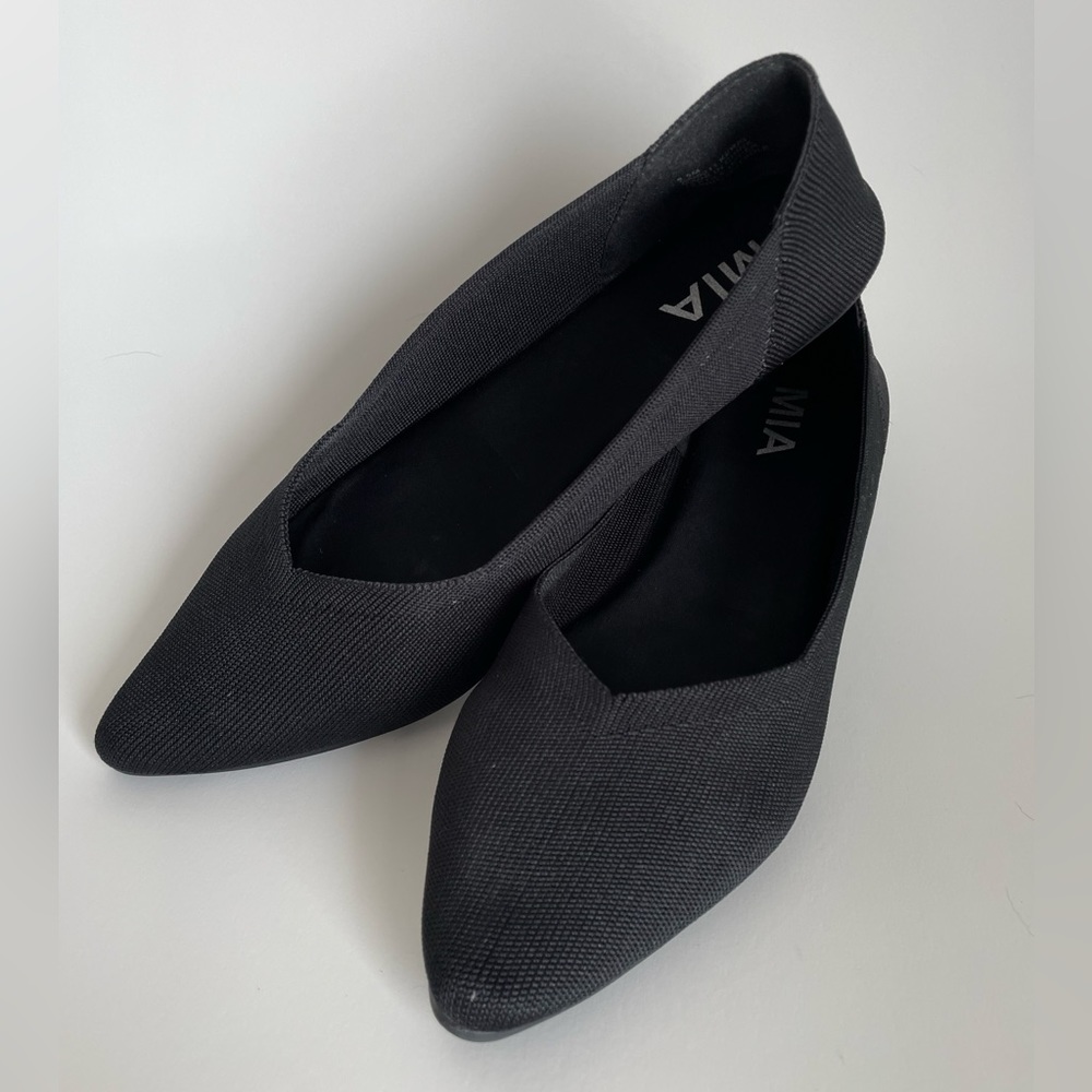 Black pointed toe ballet flats sz 8